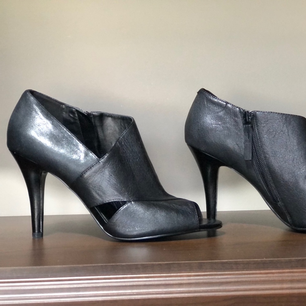 Peep toe Nine West Black Leather Heels